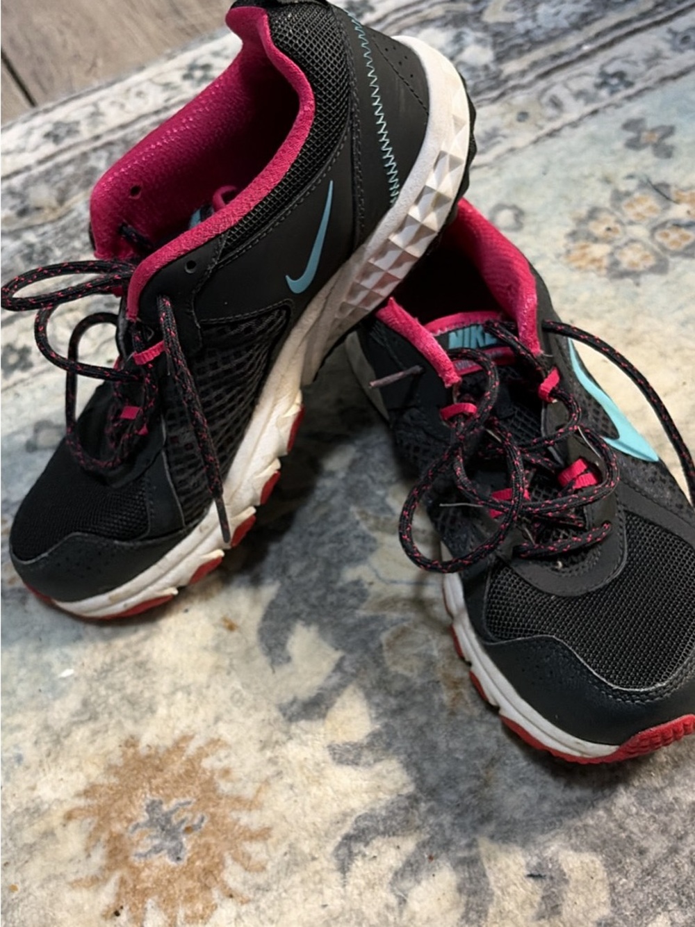 Nike Black Teal Pink Women's Athletic Running Shoes